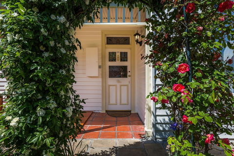 Rosehaven Cottage - Accommodation Brisbane 0