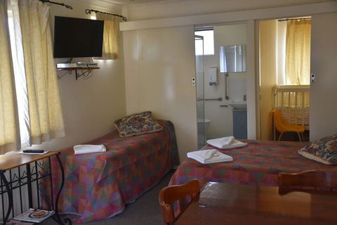 Valley Views Motel & Chalets - Accommodation Brisbane 1