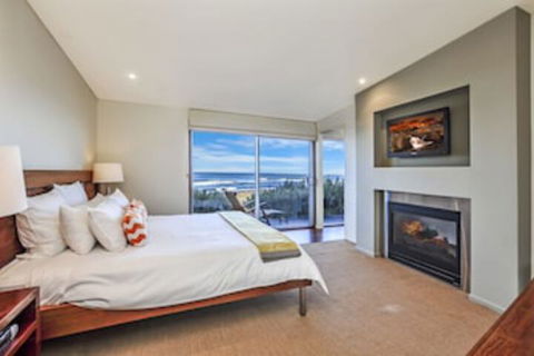 HEARNS BEACHSIDE VILLA 8 - Accommodation Brisbane 0