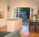 The Yellow Daisy - Accommodation Brisbane