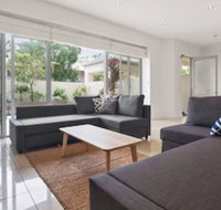 Luxury Townhouse 250m to the Beach - Accommodation Brisbane
