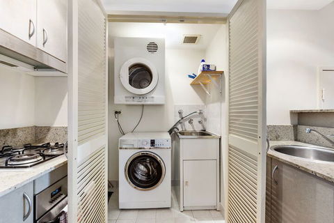 Surry Hills Modern One Bedroom Apartment - GOU - Accommodation Brisbane 7