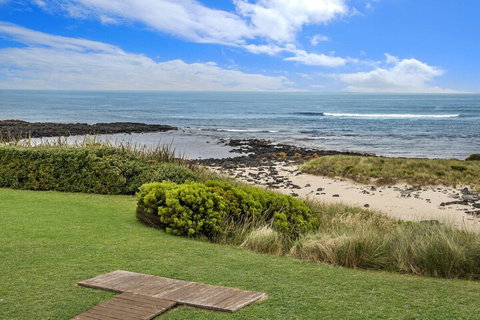 HEARNS BEACH HOUSE - Accommodation Brisbane 2