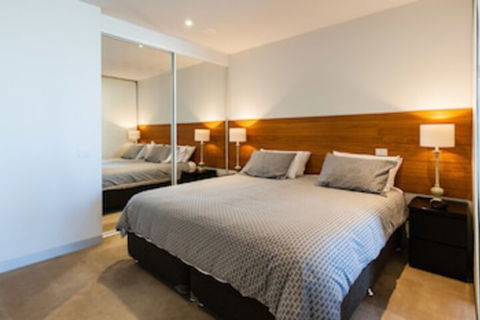 MILES, 1BDR Melbourne Apartment - Accommodation Brisbane 0