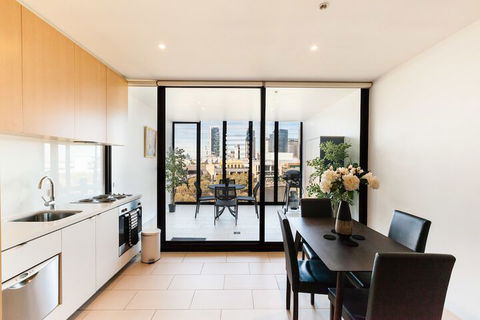 MILES, 1BDR Melbourne Apartment - Accommodation Brisbane 2