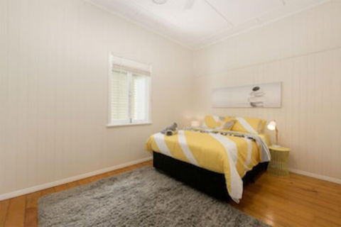 Tallywood 4 Bedroom - Accommodation Brisbane 3