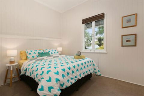 Tallywood 4 Bedroom - Accommodation Brisbane 4