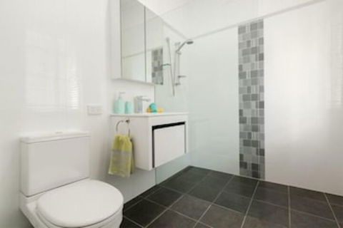 Tallywood 4 Bedroom - Accommodation Brisbane 5