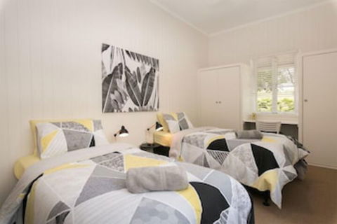 Tallywood 4 Bedroom - Accommodation Brisbane 6