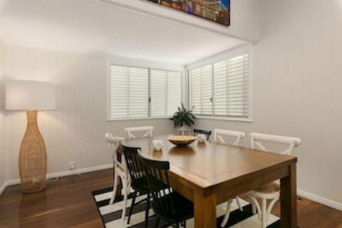 Tallywood 4 Bedroom - Accommodation Brisbane 1