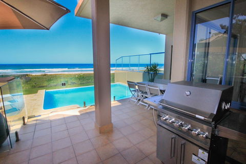 Absolute Beachfront Holiday House - Accommodation Brisbane 3