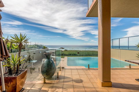 Absolute Beachfront Holiday House - Accommodation Brisbane 1