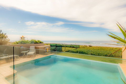 Absolute Beachfront Holiday House - Accommodation Brisbane 0