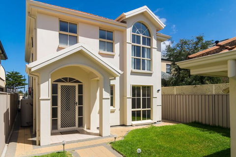 Port Adelaide Harbourside Home - Accommodation Brisbane 1