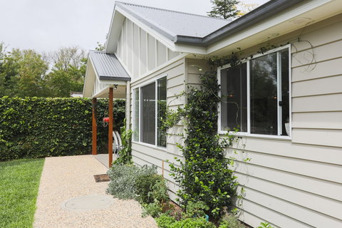 Armidale Cottage - Accommodation Brisbane 1