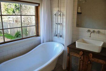 La Maisonette - Gorgeous 2 Bedroom - Accommodation Brisbane 3