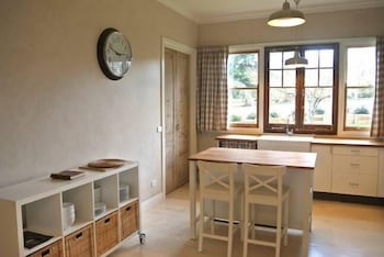 La Maisonette - Gorgeous 2 Bedroom - Accommodation Brisbane 0