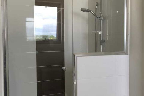 Apartment In Queens Park - Accommodation Brisbane 2