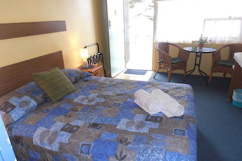 Black Swan Waterfront Motel Not Suitable For Children - Accommodation Brisbane 3