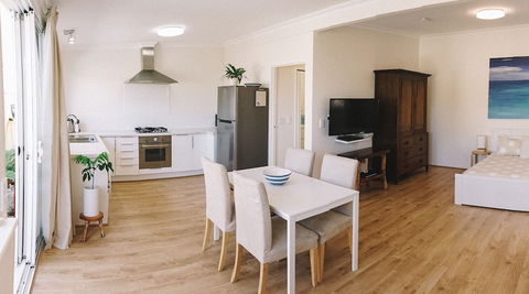 Sun Studio At Quinns Beach - Accommodation Brisbane 3