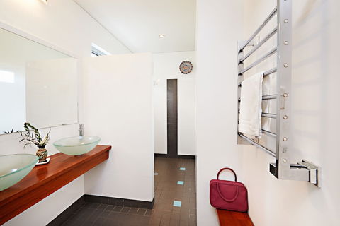 Hanover Bay Apartments - Accommodation Brisbane 4