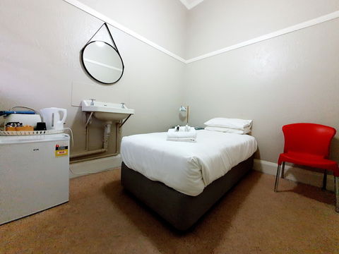 Royal Hotel West Wyalong - Accommodation Brisbane 4