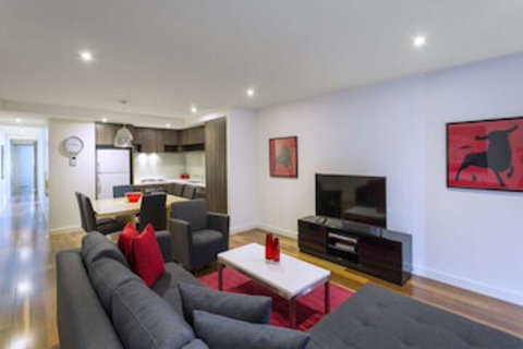 Bold & Beautiful In Brighton - Accommodation Brisbane 0