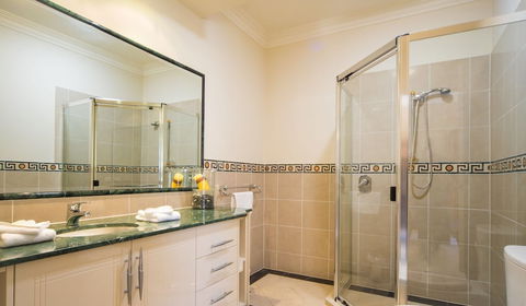 LUXE At Sanctuary Cove - Accommodation Brisbane 2