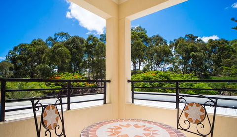 LUXE At Sanctuary Cove - Accommodation Brisbane 6