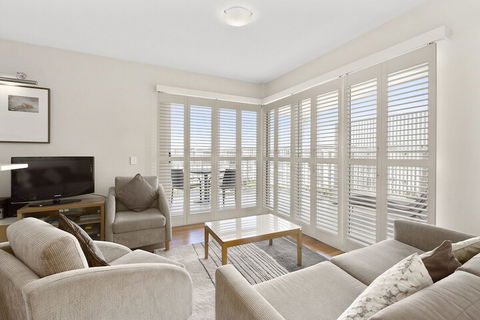 RESORT On The BEACH 4302 - Accommodation Brisbane 2