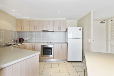 RESORT On The BEACH 4302 - Accommodation Brisbane 3