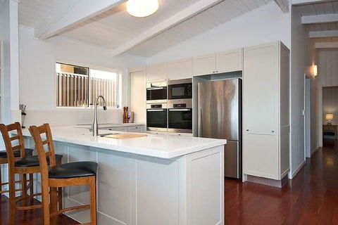 Hedges Avenue Beach House - Accommodation Brisbane 6