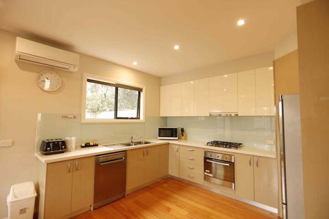 Apollo Bay Seal Apartments - Accommodation Brisbane 2