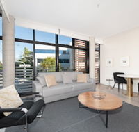 Uber Chic Newtown Designer Pad H392 - Accommodation Brisbane
