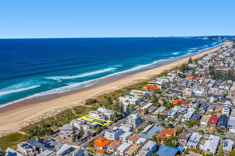 True Beachfront Beach House - Accommodation Brisbane 5