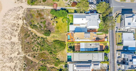 True Beachfront Beach House - Accommodation Brisbane 2