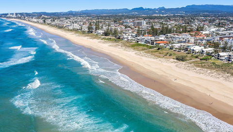 True Beachfront Beach House - Accommodation Brisbane 3