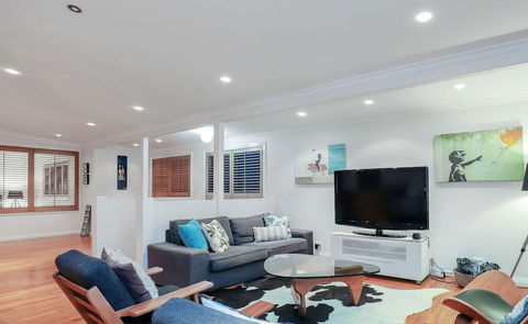 True Beachfront Beach House - Accommodation Brisbane 6