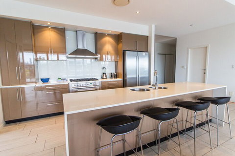 T E Peters Waterfront Holiday Home - Accommodation Brisbane 2