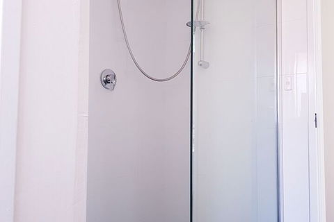 Clayton Apartment - Accommodation Brisbane 7