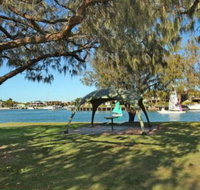 Little Hill 3 2 BDRM Apt on Parkyn Pde - Accommodation Brisbane