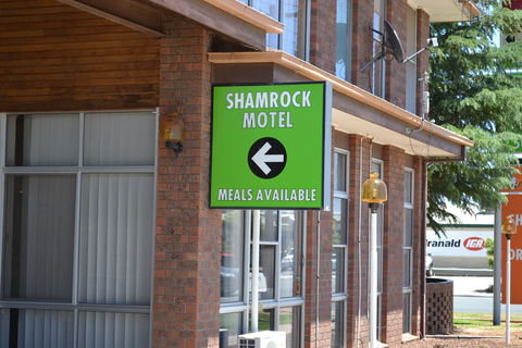 Shamrock Hotel Motel Balranald - Accommodation Brisbane 0