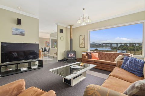 Manfield City Waterfront View Cottage - Accommodation Brisbane 4