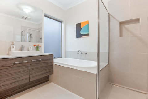 Lakeside Retreat & Business - Accommodation Brisbane 6