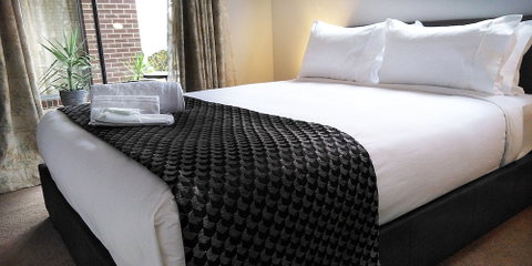 Lakeside Retreat & Business - Accommodation Brisbane 1