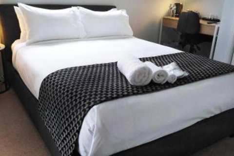 Lakeside Retreat & Business - Accommodation Brisbane 0