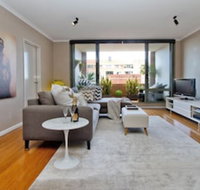 Ample Space in This 1 Bed Apt Also With Pool / Gym - Accommodation Brisbane