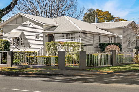Frangipani House - Accommodation Brisbane 5
