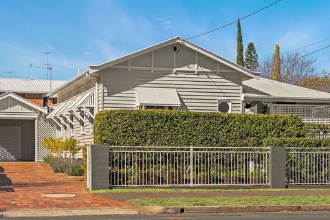 Frangipani House - Accommodation Brisbane 4