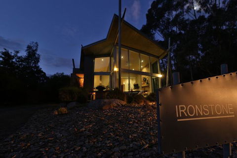 Ironstone Romantic Couples Retreat - Accommodation Brisbane 4